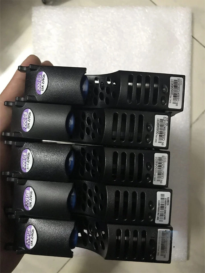 EMC 005049031 Hitachi hus156030vlf400 300gb 15k 2/4gb Fibre Channel Hard Drive - Image 4 of 4