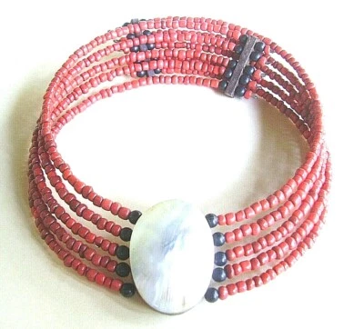 W422 / COLLIER RAS DE COU / PERLES DE CORAIL ET NACRE - Photo 1/4