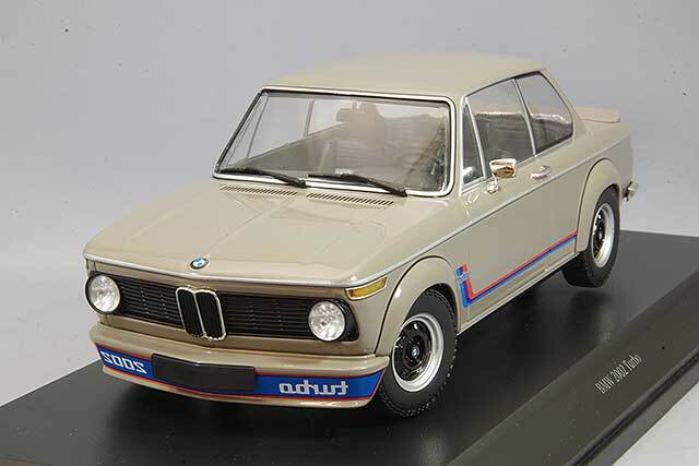 Minichamps 155026205 1/18 BMW 2002 Turbo 1973 Tan diecast Minichamps 155026205 1/18 BMW 2002 Turbo 1973 Tan diecast