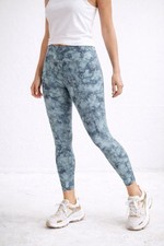 Athleta Salutation Stash Pocket II 7/8 Leggings XS Blue Gray Tie Dye High Rise Y