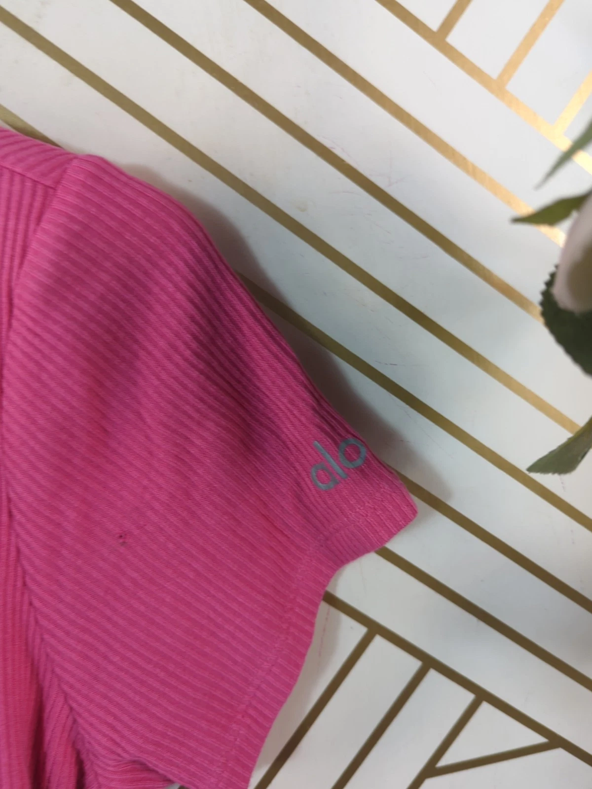 alo-yoga ribbed short sleeve wrap around shirt