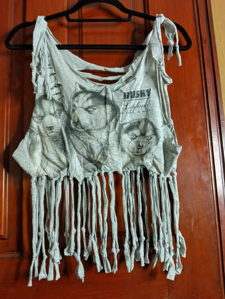 Camisetas sin mangas hechas a mano envejecidas con flecos, espalda abierta Foto 3 de 4