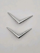 Lot Of 2 Vintage Cadillac V Emblem 20099954 Dla-13028 Lot Of 2 Vintage Cadillac V Emblem 20099954 Dla-13028