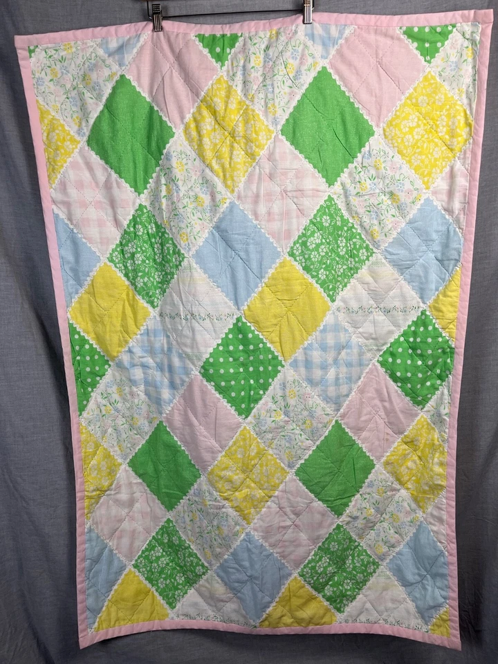 Colcha de bebê vintage feita à mão 53 x 37 rosa verde amarelo cobertor pequena mancha - Imagem 3 de 4