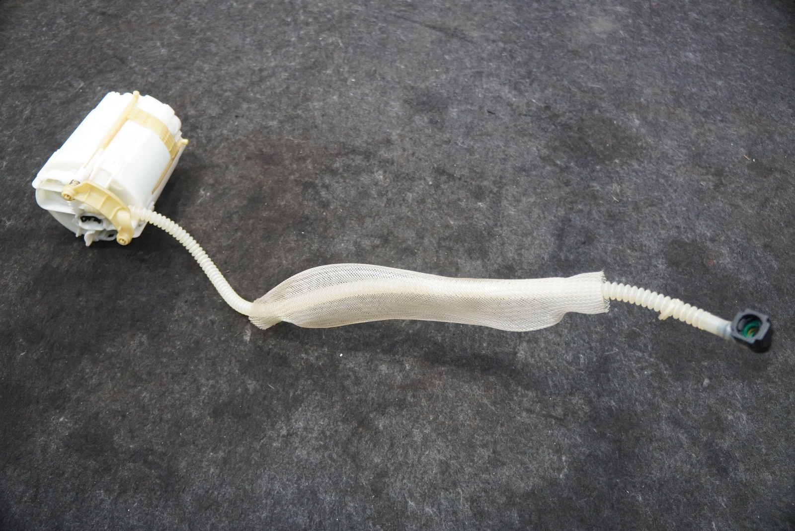 Right Gasoline Gas Fuel Tank Pump Sender 272086 OEM Ferrari 488 Challenge 2018