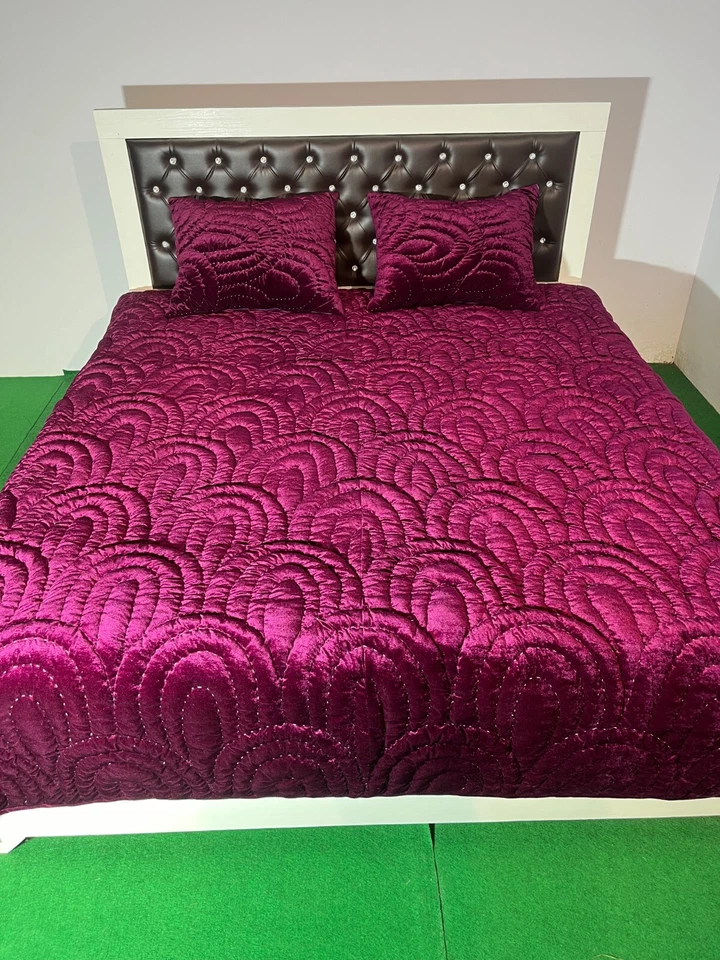 Extrasoft Vine Velvet Self round design Comforter Luxury Velvet Set Fluffy Quilt - Image 4 of 4