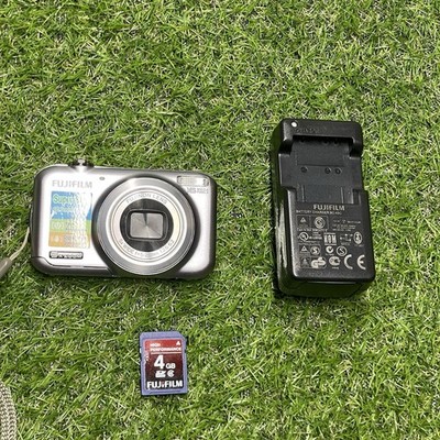 Fujifilm FinePix Digital Camera JX400 16.0MP w/ 4gb SD & Charger