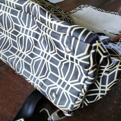 Diaper Baby Bag Backpack PETUNIA PICKLE BOTTOM Boxy Black & Beige Geometric - Imagen 15 de 19