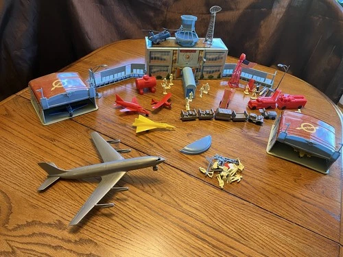VTG 1960's Marx Tin International Jetport Terminal American Airlines w/ Playset