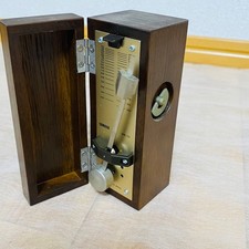 Discontinued, rare, mint condition Yamaha MW-50 wooden metronome