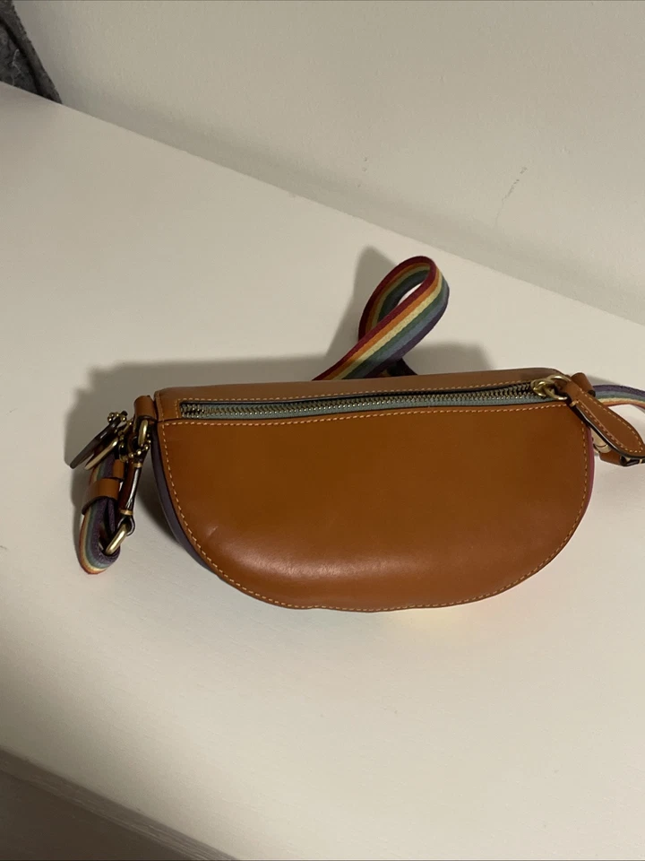 BOLSO COACH ARCO IRIS en excelente estado Foto 2 de 4