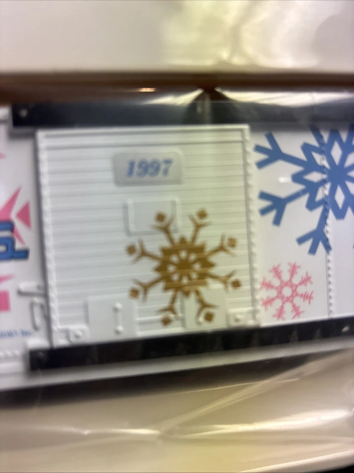 K-Line Christmas Classic Box Car O/027 Gauge New Santa Snow Flake diecast wheels - Image 3 of 4