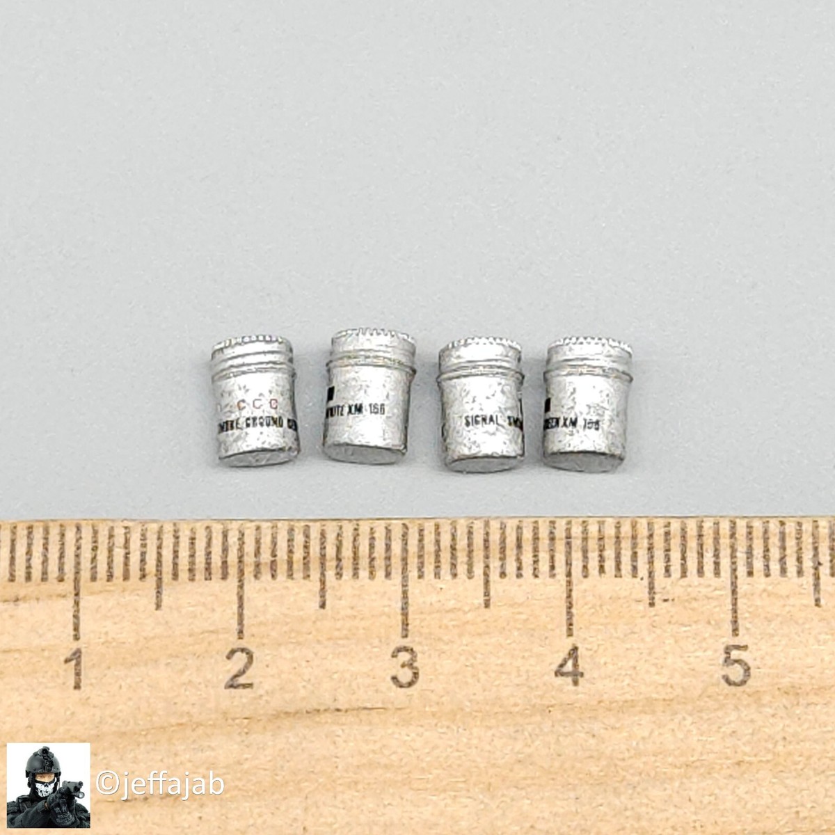 1:6 Ujindou Vietnam MACV-SOG Recon Team Metal Mini Smoke Grenades