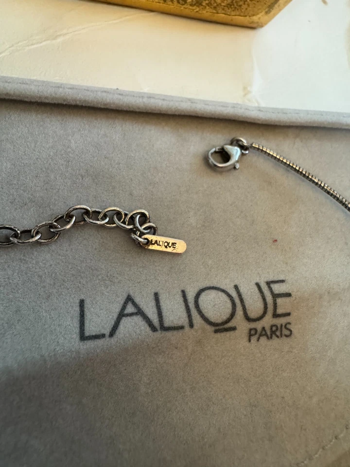 Cadena de plata auténtica Lalique con soporte de terciopelo  Foto 2 de 2