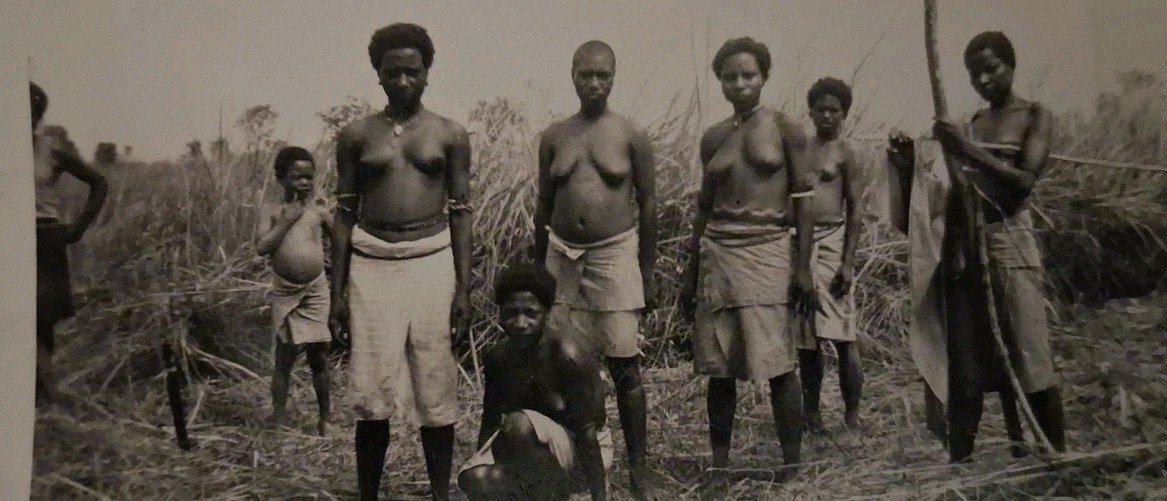 VTG 1940s Photo Risqué Hula Island Native Wife Topless New Guinea WW2
