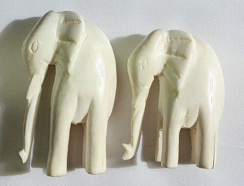 VINTAGE CHINESISCHER HANDGESCHNITZTER ELFENBEINFARBENER ELEFANT MAMA BABY MINIATUR