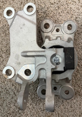 NEW Genuine Ford GD93-7M121-GB Transmission Mount Lincoln Continental 17-20