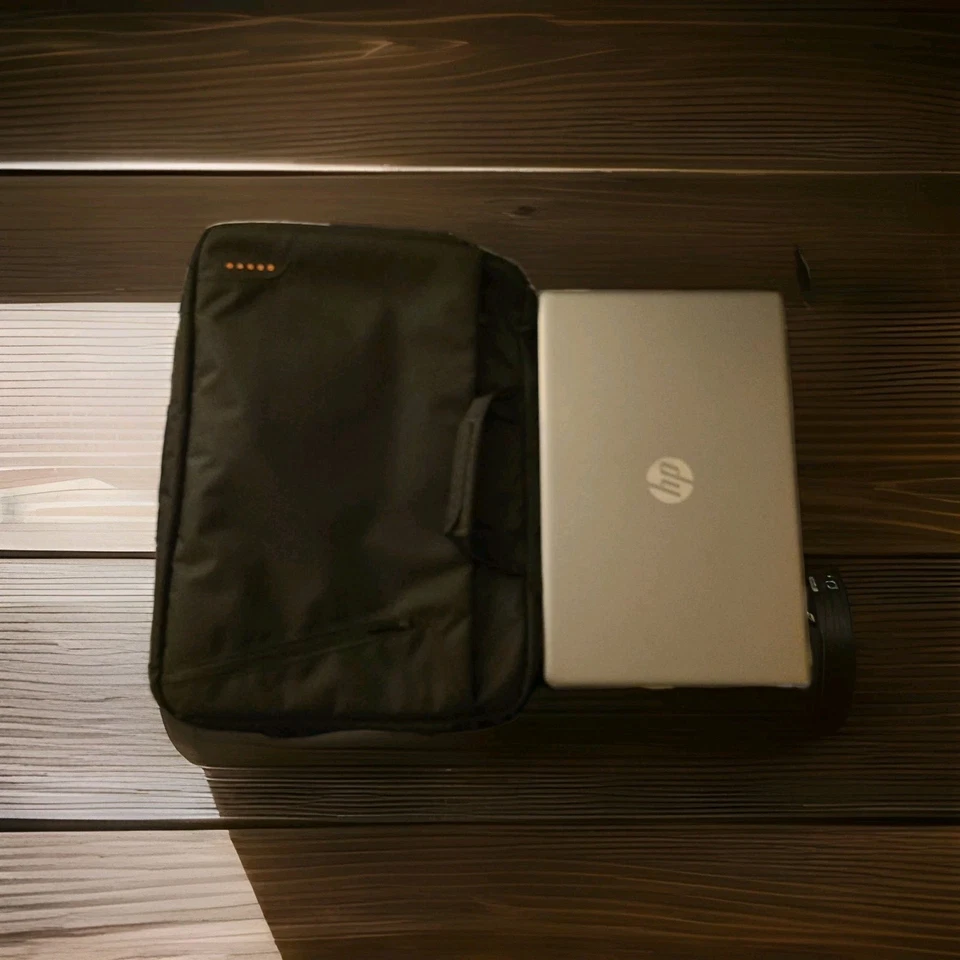 Hewlett Packard Pavilion AMD A9 R5 Laptop 15.6 inch Screen. Excellent condition. - image 4 of 4