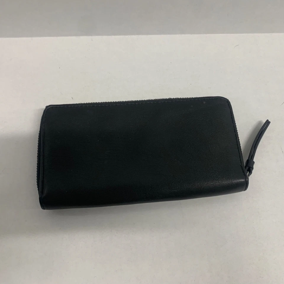 Cartera Vince Camuto para mujer negra perforada corte láser cremallera alrededor Continental Clu Foto 2 de 4