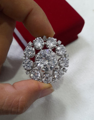 Runde Form weiße CZ Diamant Nieten 925 Sterlingsilber Abendmode Anstecknadel ...