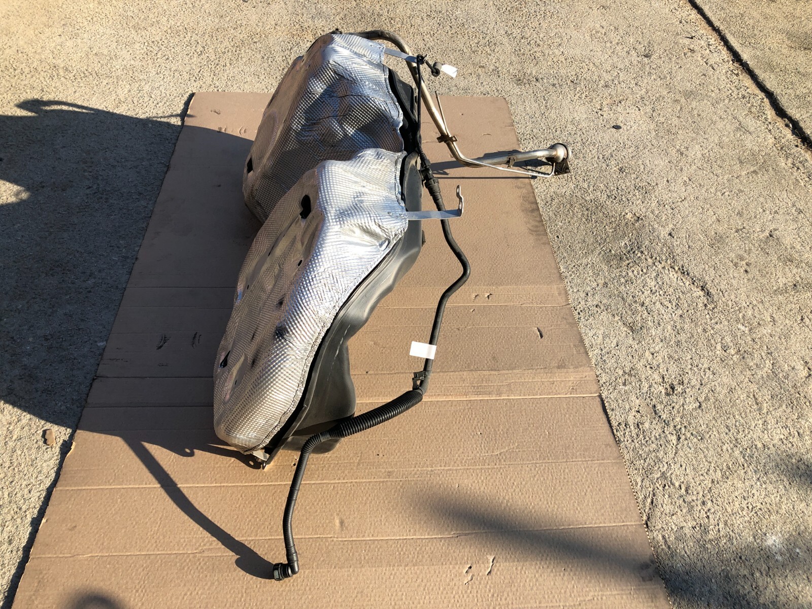 2017-2022 MASERATI LEVANTE FUEL GAS TANK RESERVOIR W/ FILLER NECK OEM.
