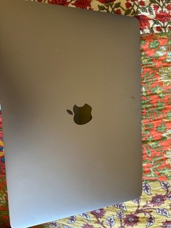 Apple MacBook Pro A1708 2017. Color: Gray. Size : 13 inch.