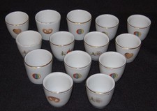 14 kleine Porzellen Becher 4cm hoch mit kindlichen Motiven Ball Blumen Backwerk