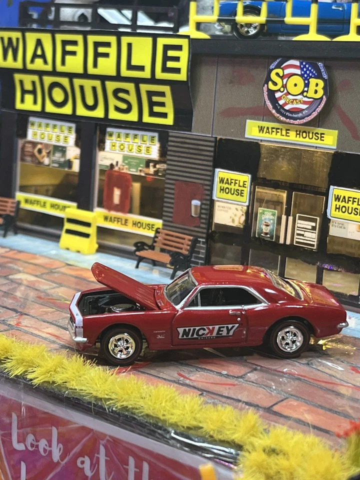 Pneus de borracha fundidos vermelhos Johnny Lightning Chevrolet Camaro Nickey Chicago NMCond - Imagem 2 de 4