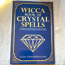Lisa Chamberlain Wicca Book of Crystal Spells: Book of Shadows