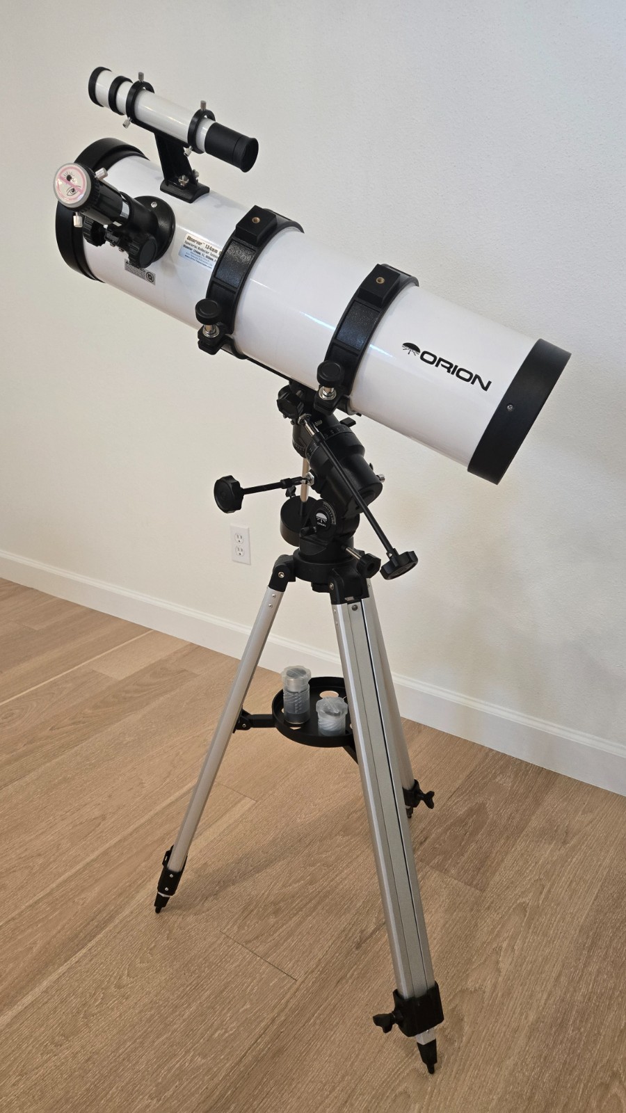 Orion Observer 134mm EQ Reflector Telescope w/ Tripod & Eyep