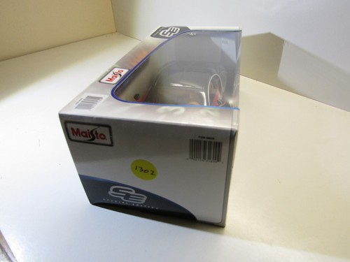 Maisto Diecast 1:18 Scale Model Bugatti Chiron Red/Black - Picture 13 of 14