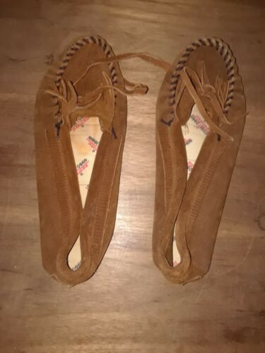 Minnetonka Moccasin Leather Womens size 7.5 or 8 L