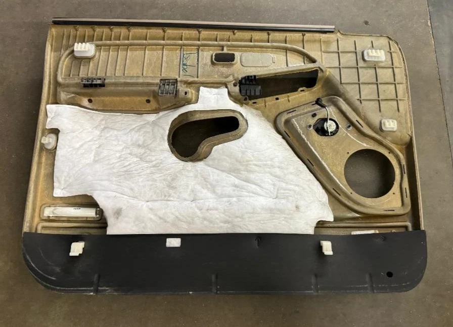 Chevy Avalanche 2002 beige/placa de diamante panel de puerta delantera derecha P/N 15074898 OEM Foto 2 de 4