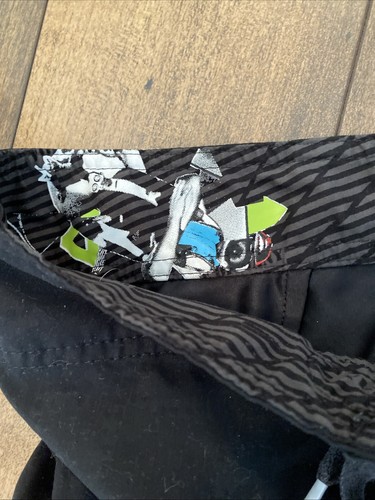 VOLCOM Pure FUNction Men’s Size 34/Black Gray And White Board Shorts  - Picture 11 of 18