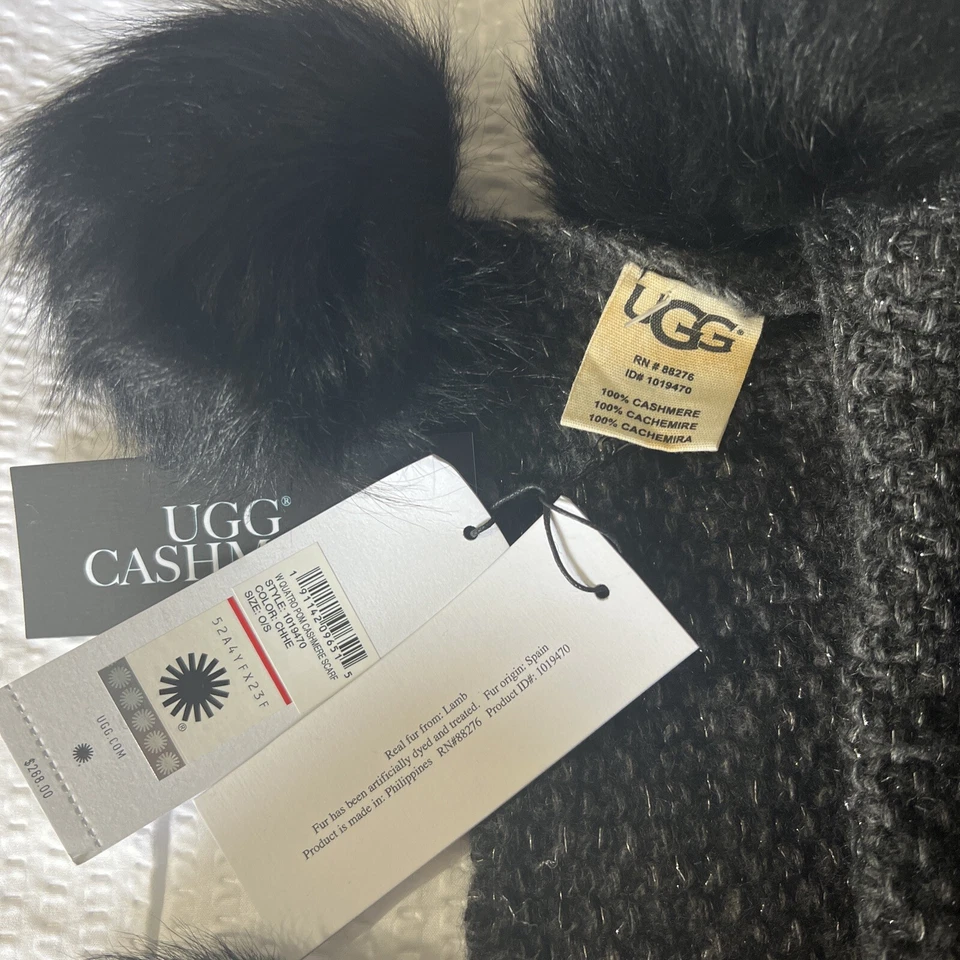 UGG QUATRO POM POMS E CACHECOL DE CAXEMIRA CARVÃO Novo - Imagem 2 de 4