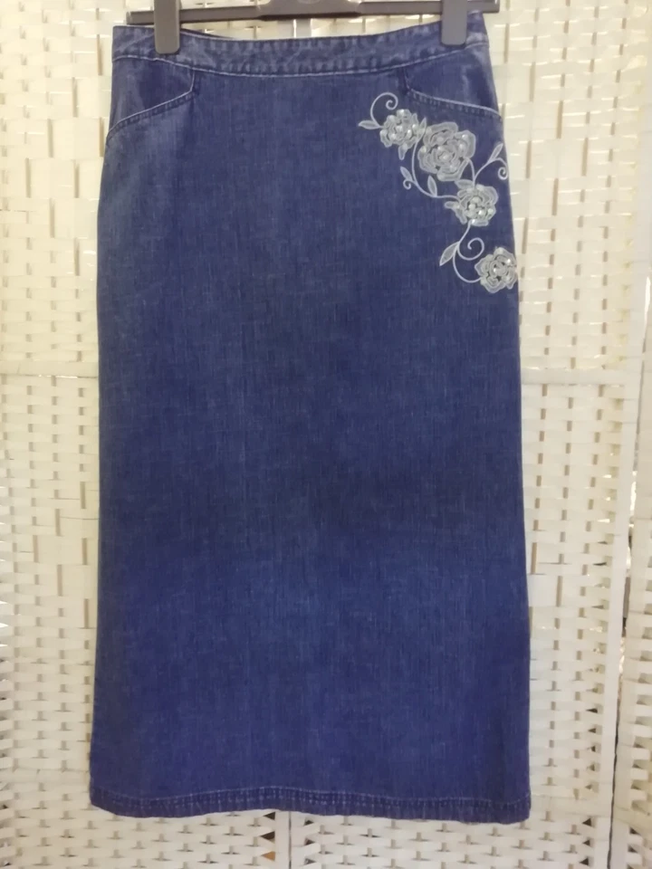 Dash size 14 long denim skirt with applique detail in very good condition - Image 2 of 4