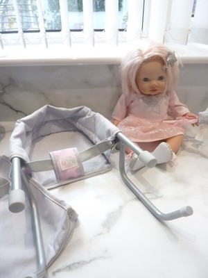 Süße kleine Engel kleine Schatzpuppe mit kleinen Schätzen Puppen Reisesitz.
