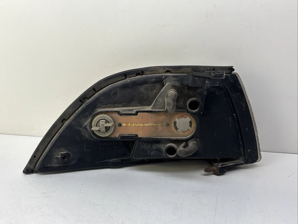 1988-1992 Toyota Corolla Driver Side Left Turn Signal Light - Image 4 of 4