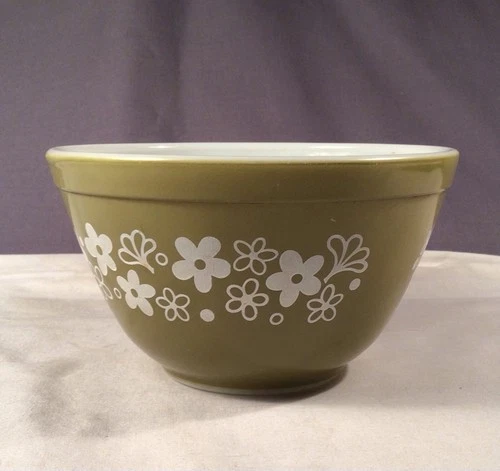 Vintage Pyrex#401 Spring Blossom Green Mixing Bowl 1 1/2 pint Nice!