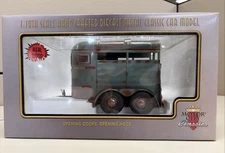 NIB Motor City Classics 94005 Weathered Horse Trailer Diecast 1/18 Scale