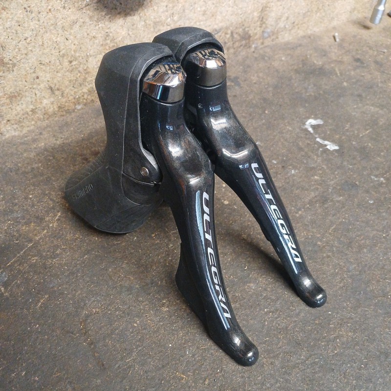 Shimano Ultegra ST-R8000 11 Speed STI Road Bike Shifters/Brake Levers – Pair