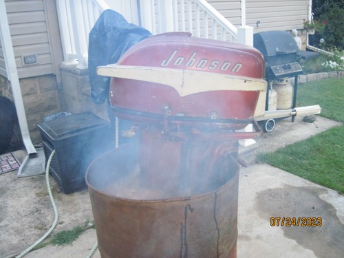 Vintage 1956 Johnson 30HP outboard motor RUNS - Picture 2 of 10