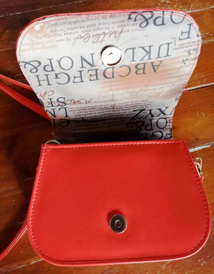 BORSETTA TRACOLLA HELLO KITTY - Immagine 3 di 4