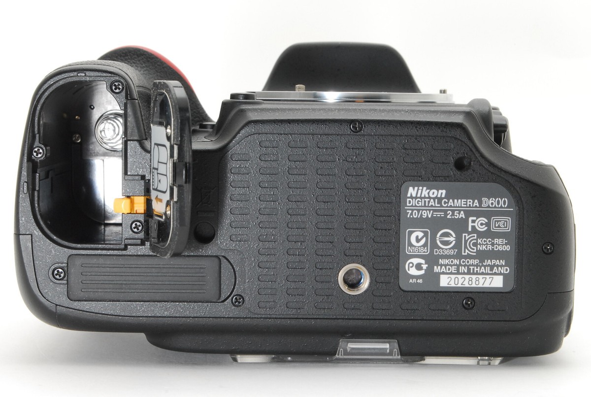 Nikon D600 ボディ Amazon.com : Nikon D600 24.3 MP CMOS FX-Format Digital SLR