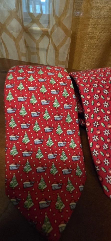 Corbata Vineyard Vines tema de Navidad 100 % seda roja EE. UU. 2 piezas Foto 2 de 4