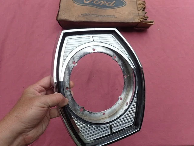 Ford Galaxie Custom 500 1965 bisel de luz trasera, ¡nuevo en stock! Lámpara C5AZ-13489-B Foto 3 de 4