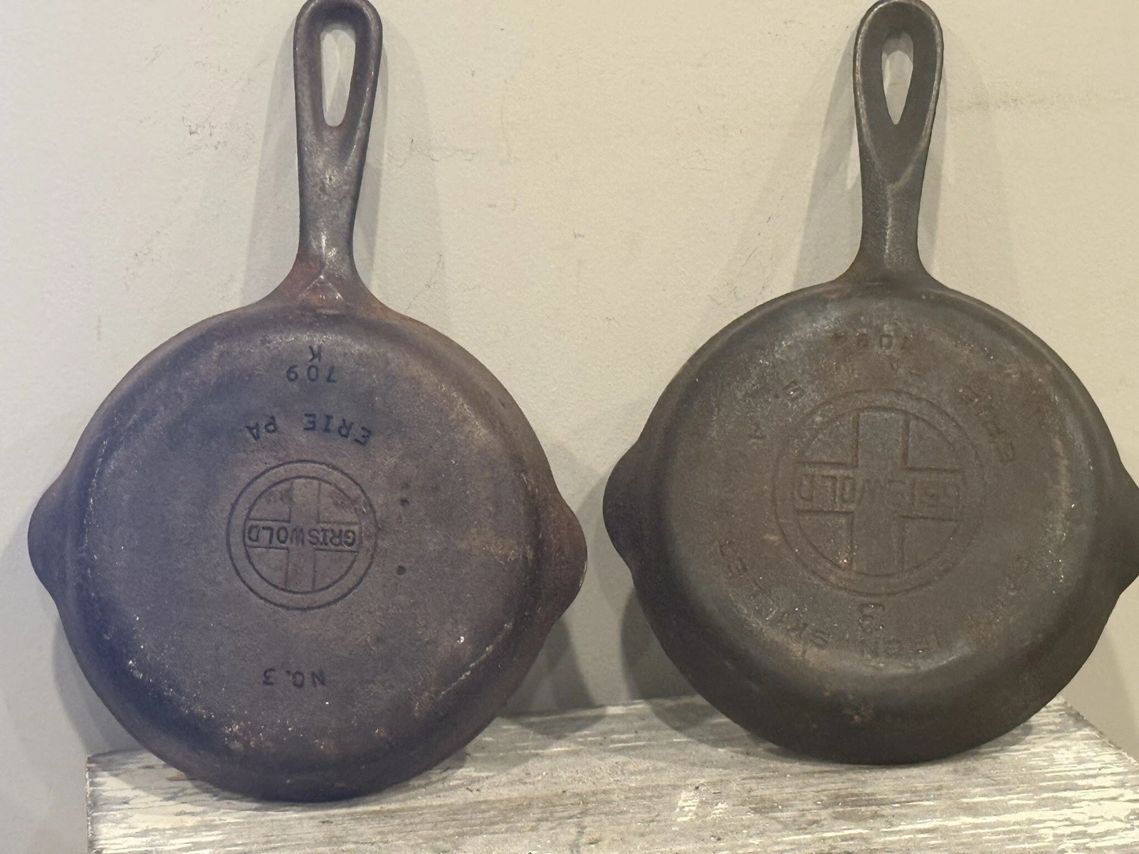 ANTIQUE GRISWOLD 709A LARGE LOGO & 709K SMALL LOGO COLLETION OF 2 NO 3 PANS (18C