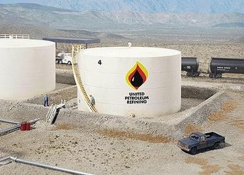 Walthers 3167 Oil Storage Tank wide