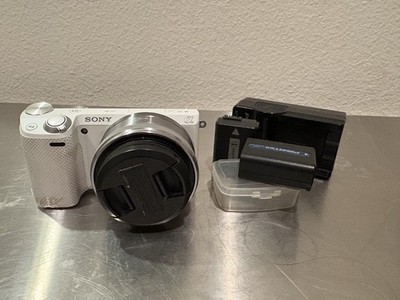 Sony Alpha NEX-5T 16.1 MP Mirrorless Digital Camera Silver with 16mm lens READ