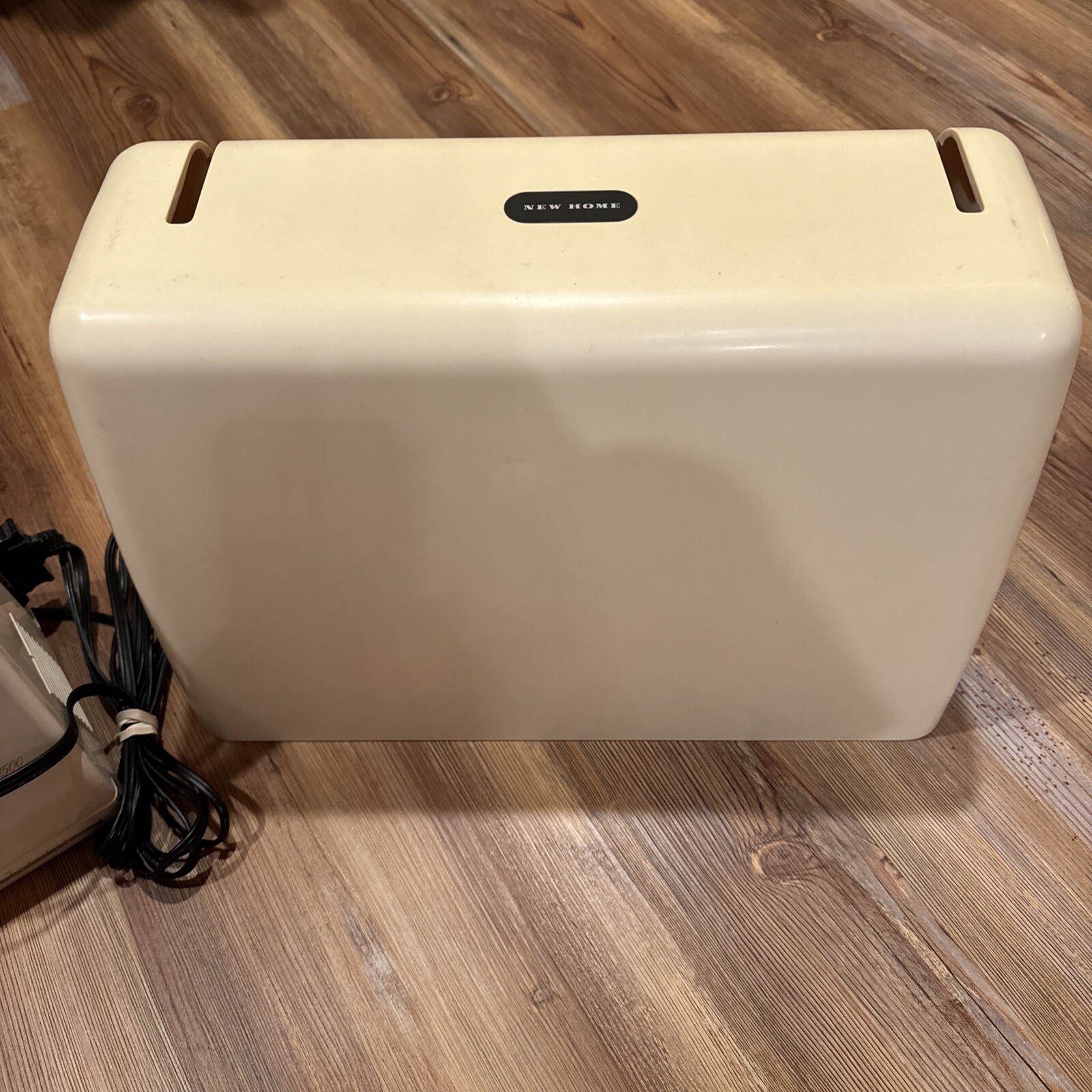 Janome New Home Memory Craft 7500 Computerized Electric Sewing Machine